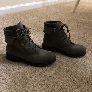 Combat style boots